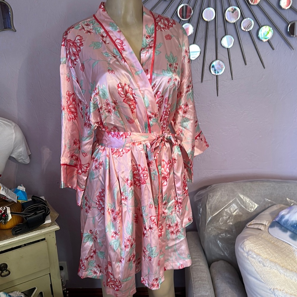 Morgan Taylor pink satin floral robe sz S/M